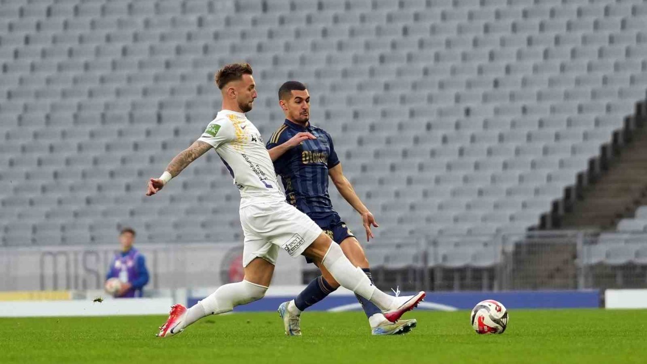 Trendyol Süper Lig: Eyüpspor: 0 - Fenerbahçe: 0 (Maç devam ediyor)
