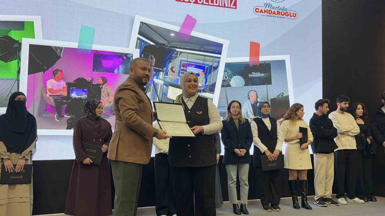 Arnavutköy Belediyesi Yeni Medya Akademisi ilk mezunlarını verdi
