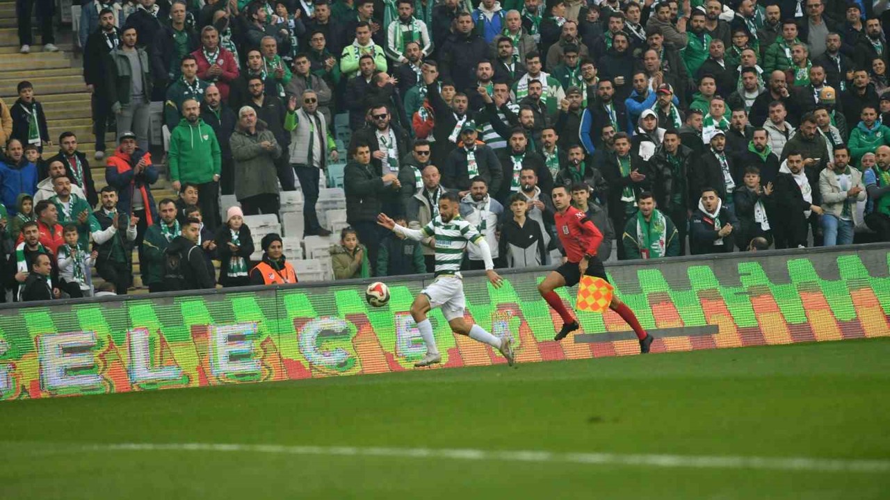 Bursaspor sahasında Aliağa FK ile golsüz berabere kaldı
