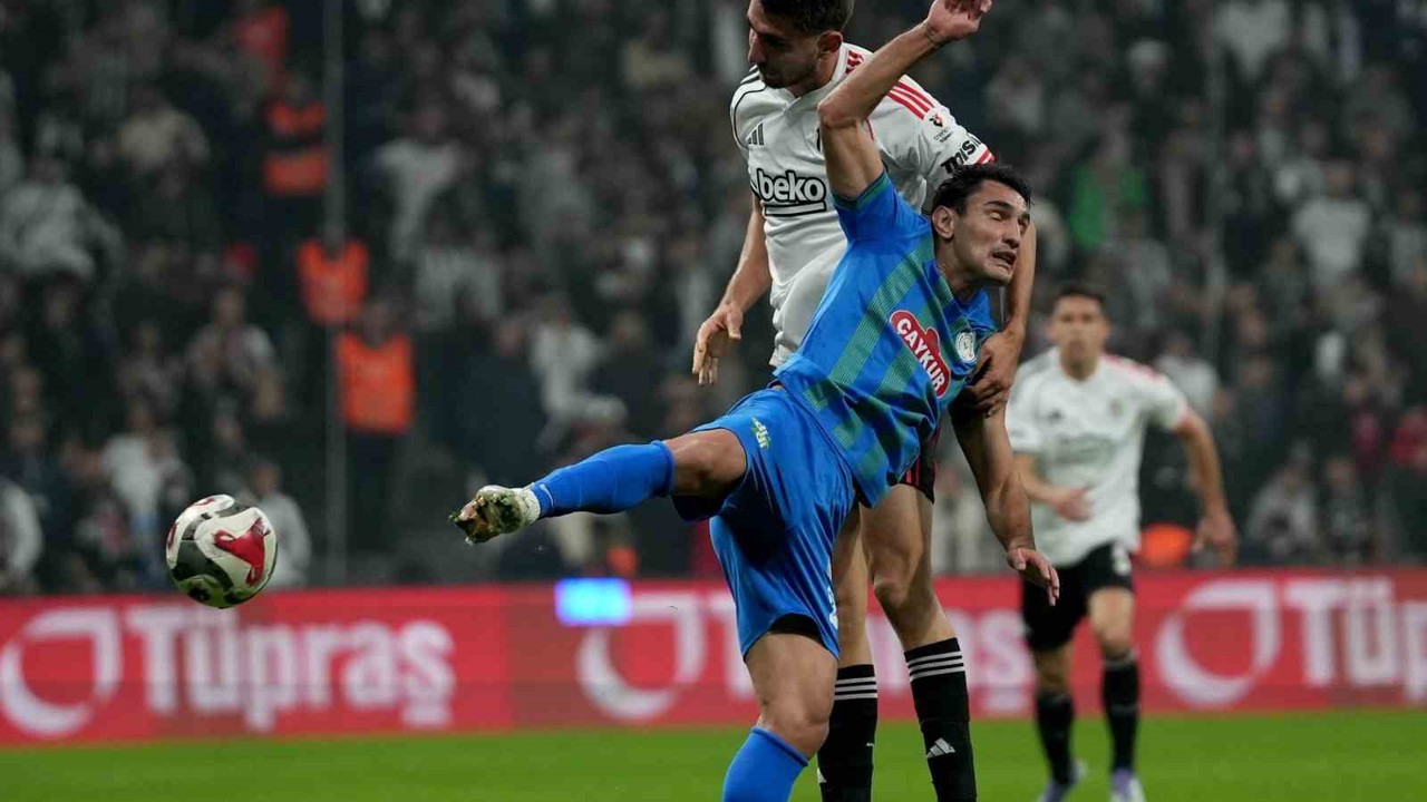 Trendyol Süper Lig: Beşiktaş: 0 - Çaykur Rizespor: 0 (İlk yarı)
