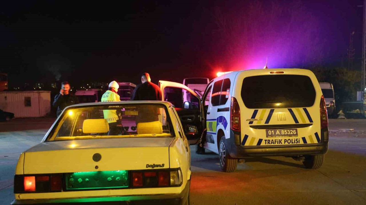 Adana’da iki otomobil sürücüsüne 49 bin 781 lira idari ceza
