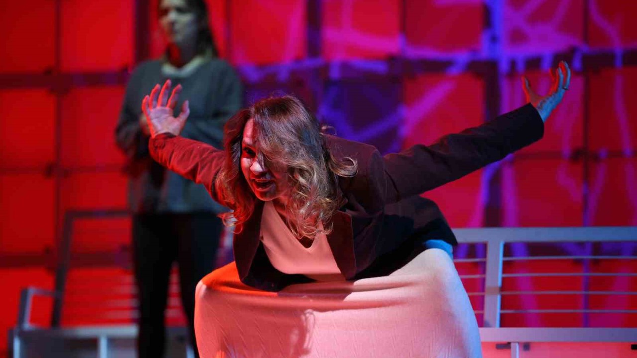 "Kutsal" oyunu İstanbul’da sahnelenecek
