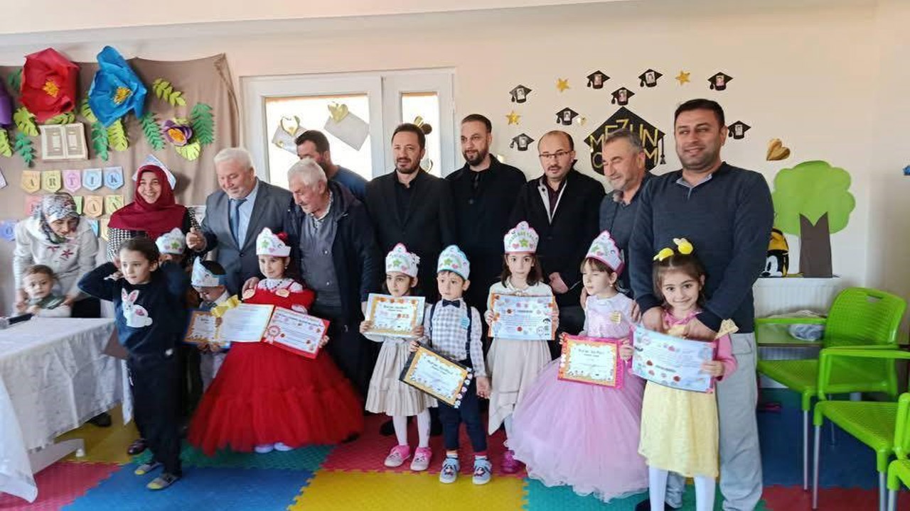 Efeler’de Kur’an’a geçen minik öğrenciye anlamlı kutlama
