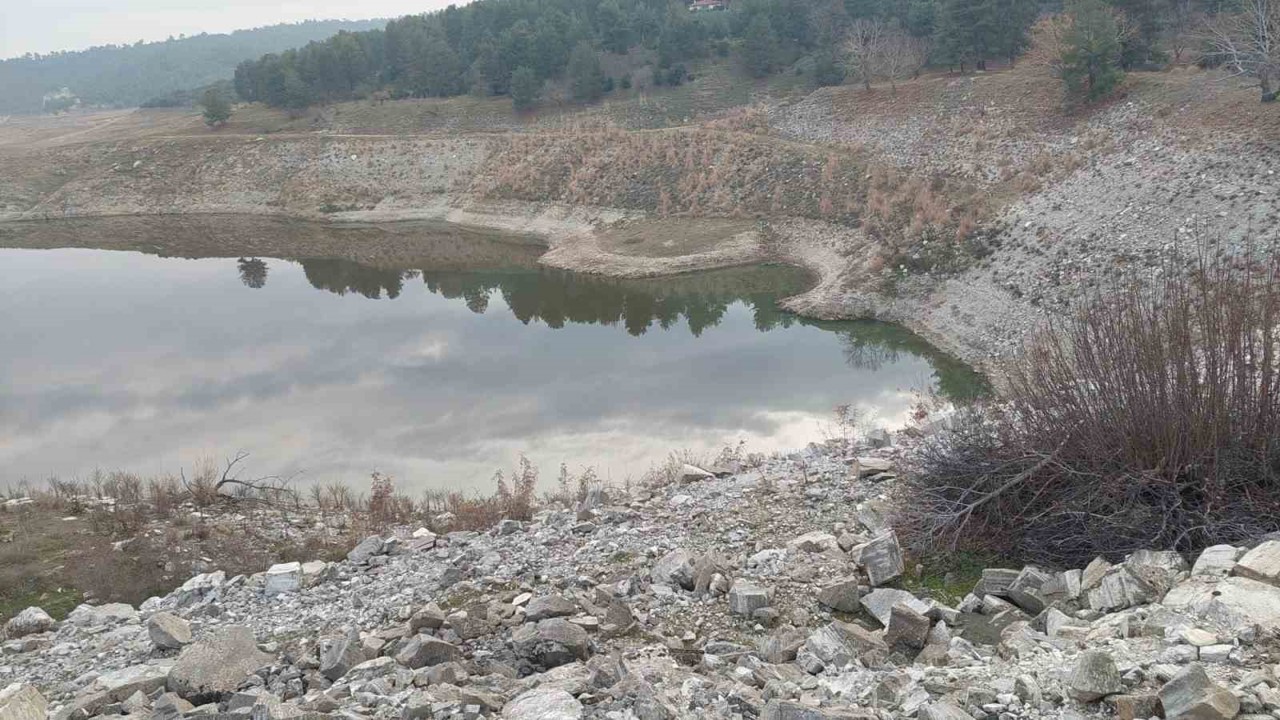 Sarıgöl’de barajlar kış yağışlarını bekliyor

