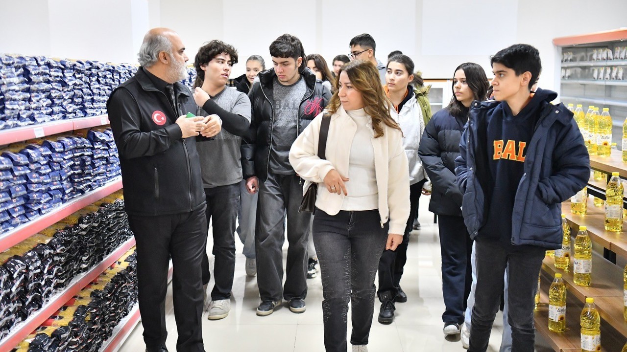 "İyilik Elçisi" Projesi gençlere yardımlaşma ve tarih bilinci aşılıyor
