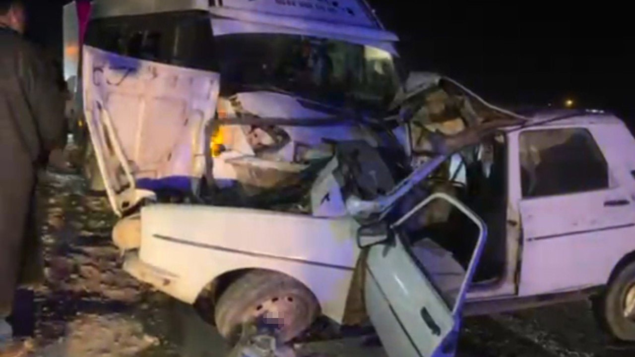 Şanlıurfa’da minibüs ile otomobil çarpıştı:1 ölü
