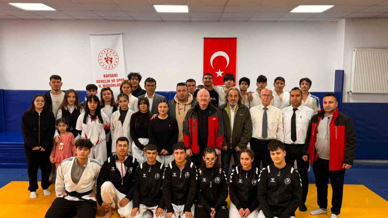 Kayseri’de Jujitsu sporcuları 2026 startını verdi
