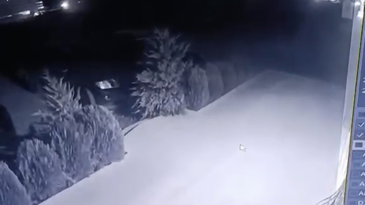 Mardin’de kontrolden çıkan tır bariyerlere çarptı: Kaza anı kamerada
