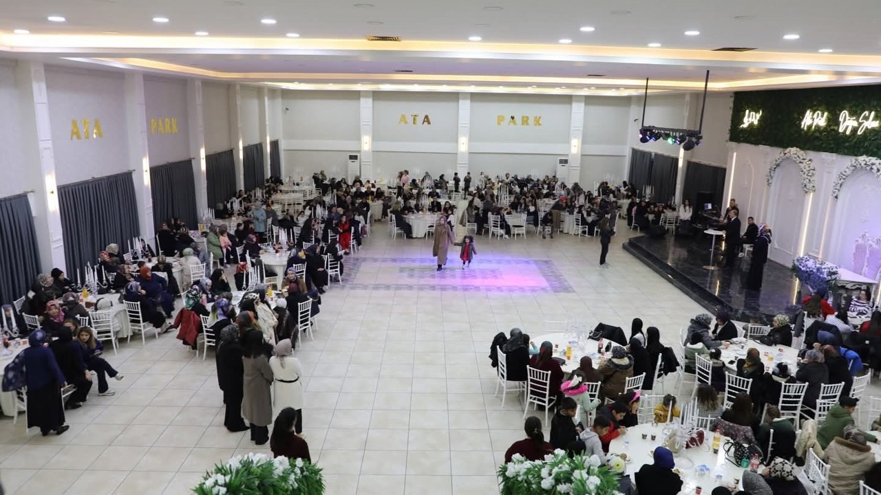 Alaca Belediyesi’nden kadınlara özel gece: Doyasıya eğlendiler
