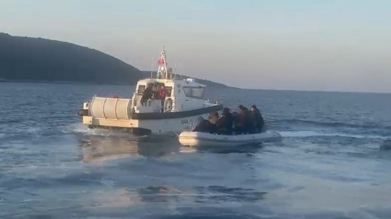 Aydın’da 12 düzensiz göçmen ve 1 göçmen kaçakçısı yakalandı
