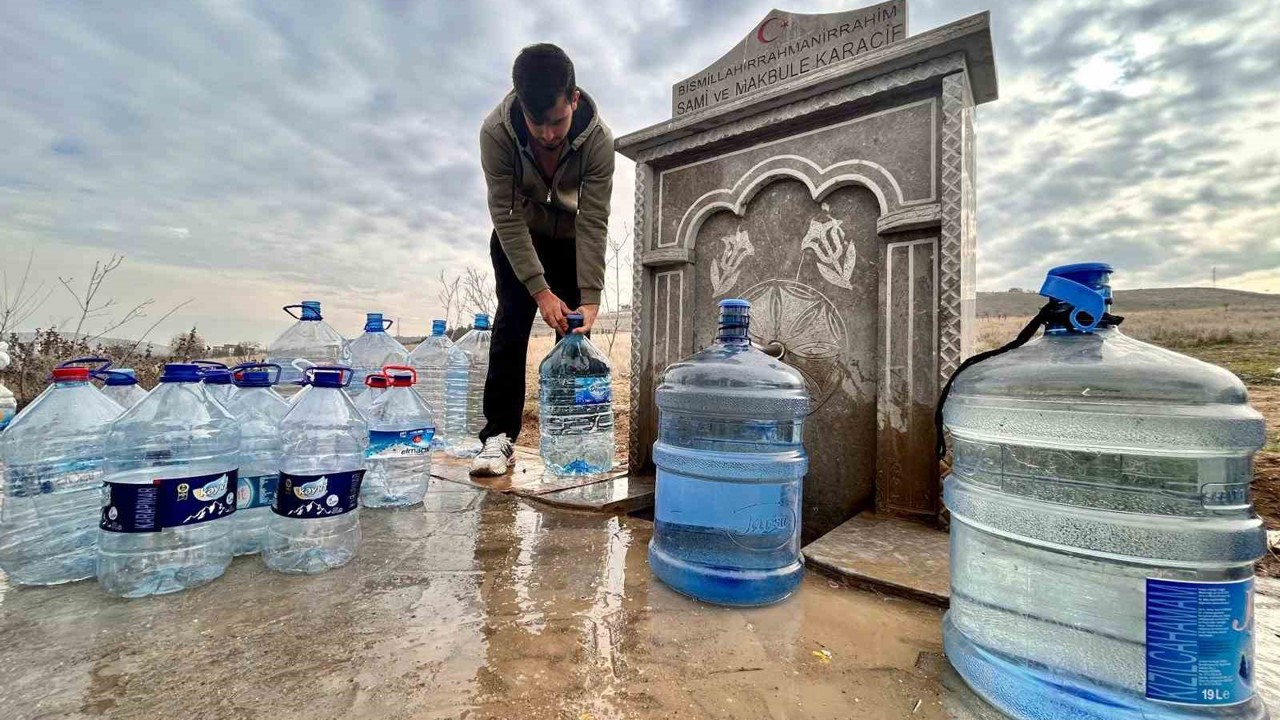 Başkentte su kesintisi yaşayan vatandaşlar ihtiyaçlarını çeşmeden gideriyor

