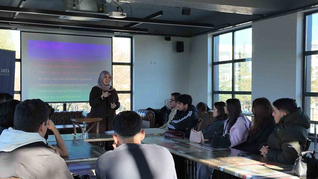 Lise öğrencilerine sınav kaygısı ve stresle başa çıkma yolları anlatıldı
