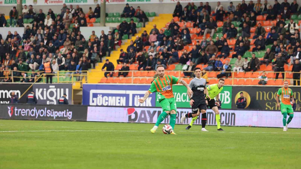 Trendyol Süper Lig: Corendon Alanyaspor: 2 - Fatih Karagümrük: 0 (Maç sonucu)
