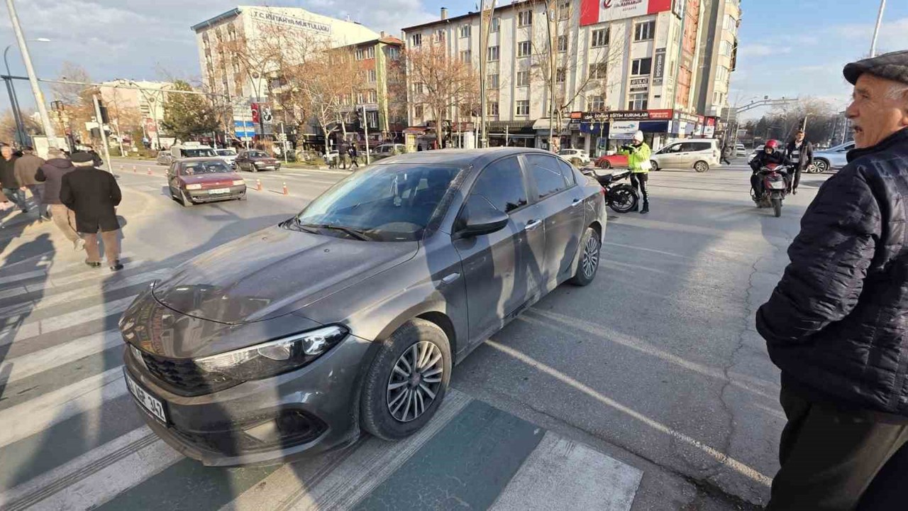 Kütahya’da otomobil ile motosiklet çarpıştı: 1 yaralı
