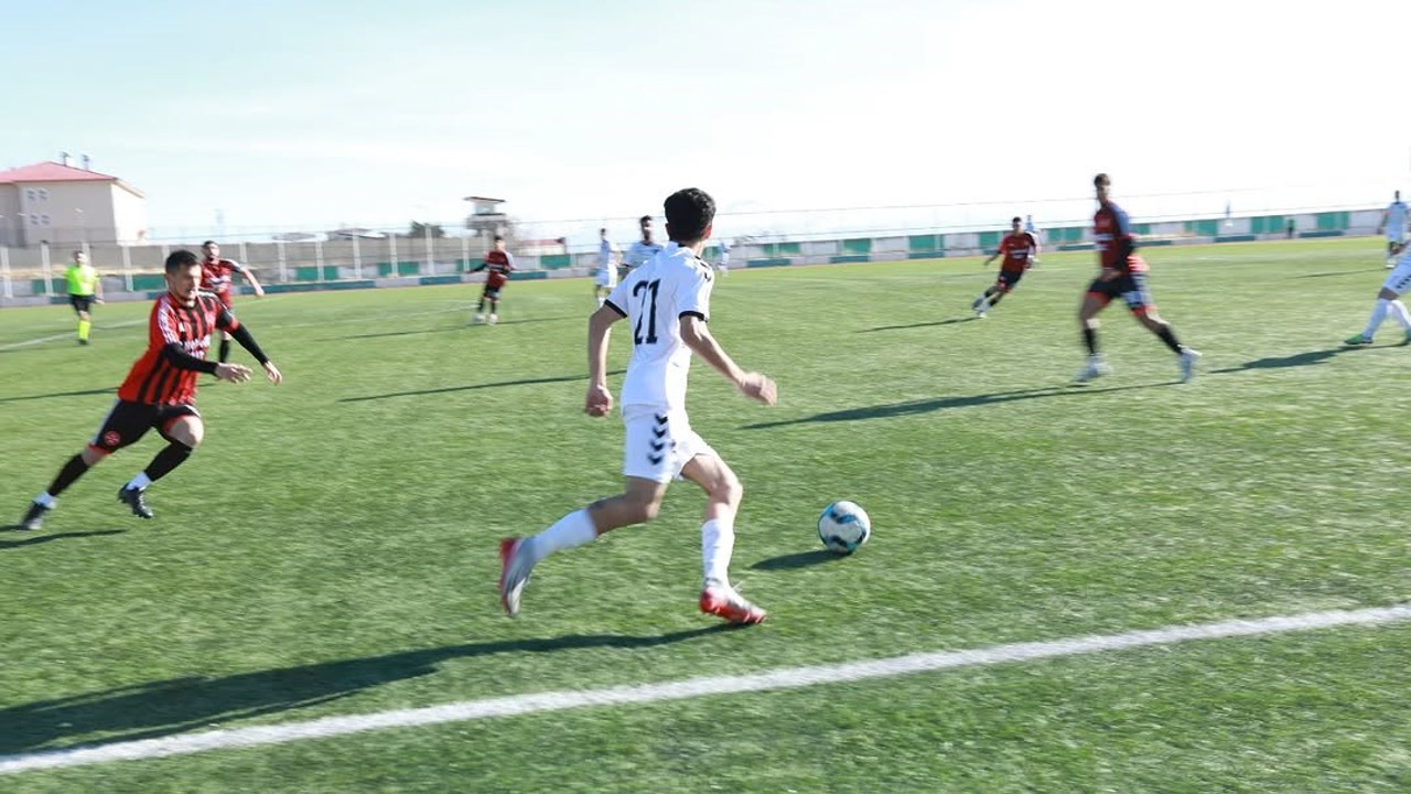 Van 1. Amatör Ligi B Grubu: Erciş Örenespor: 2 - İpekyolu Belediyesi Gençlikspor: 3

