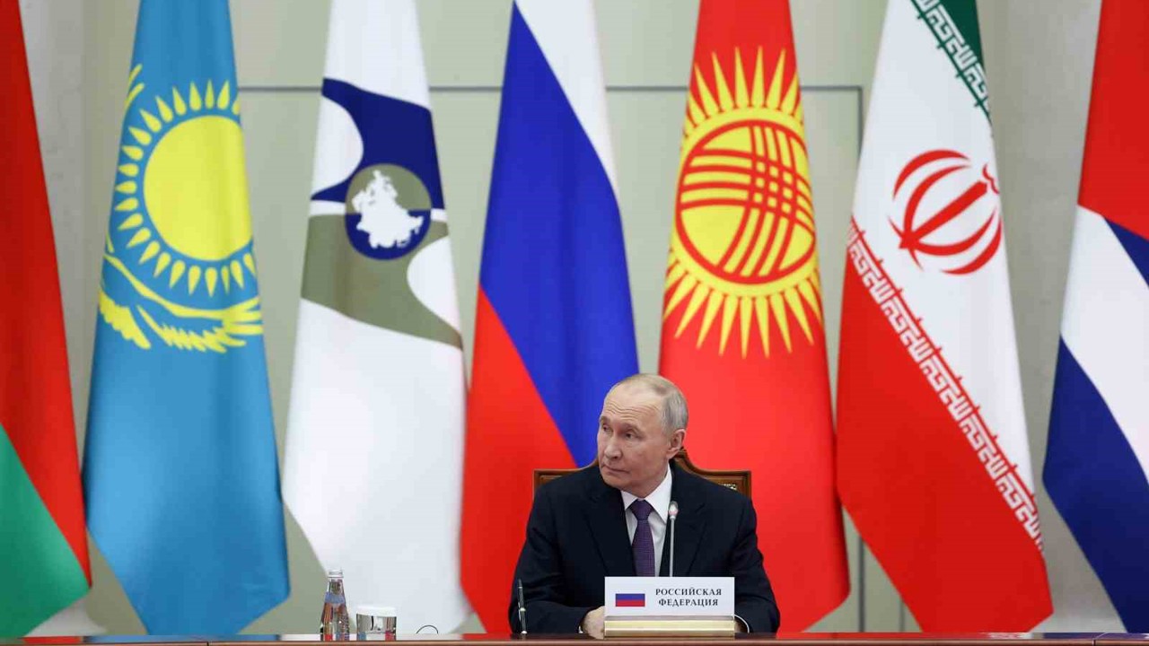 Putin: "Avrasya Ekonomik Birliği, çok kutuplu dünyanın bağımsız ve kendine yeten merkezlerinden biri olarak konumlandı"
