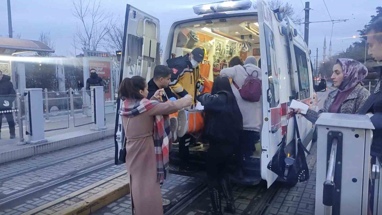 Eskişehir’de liselilerin kavgası kanlı bitti: 1 yaralı
