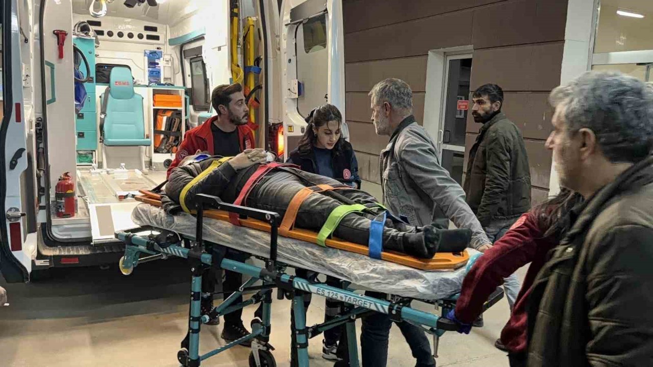 İki otomobil çarpıştı: 2 yaralı
