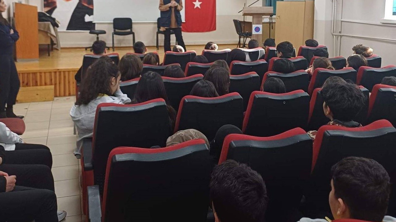 Erzincan’da öğrencilere siber suçlarla mücadele eğitimi
