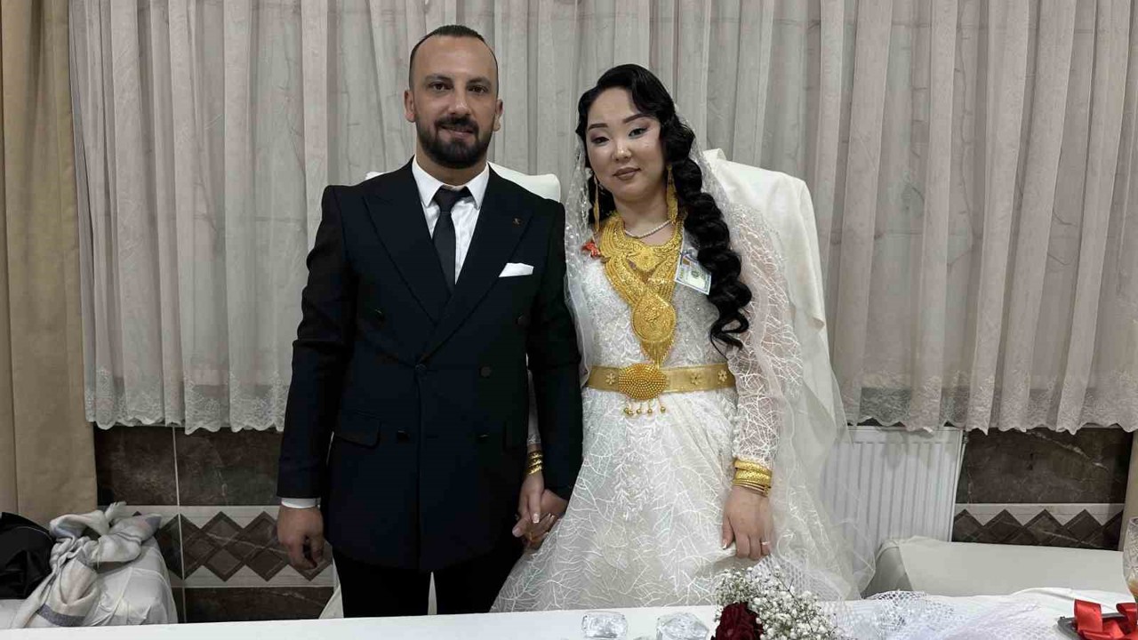 Kırgız gelin ve Yüksekovalı damadın kargoda başlayan aşkı mutlu sonla bitti
