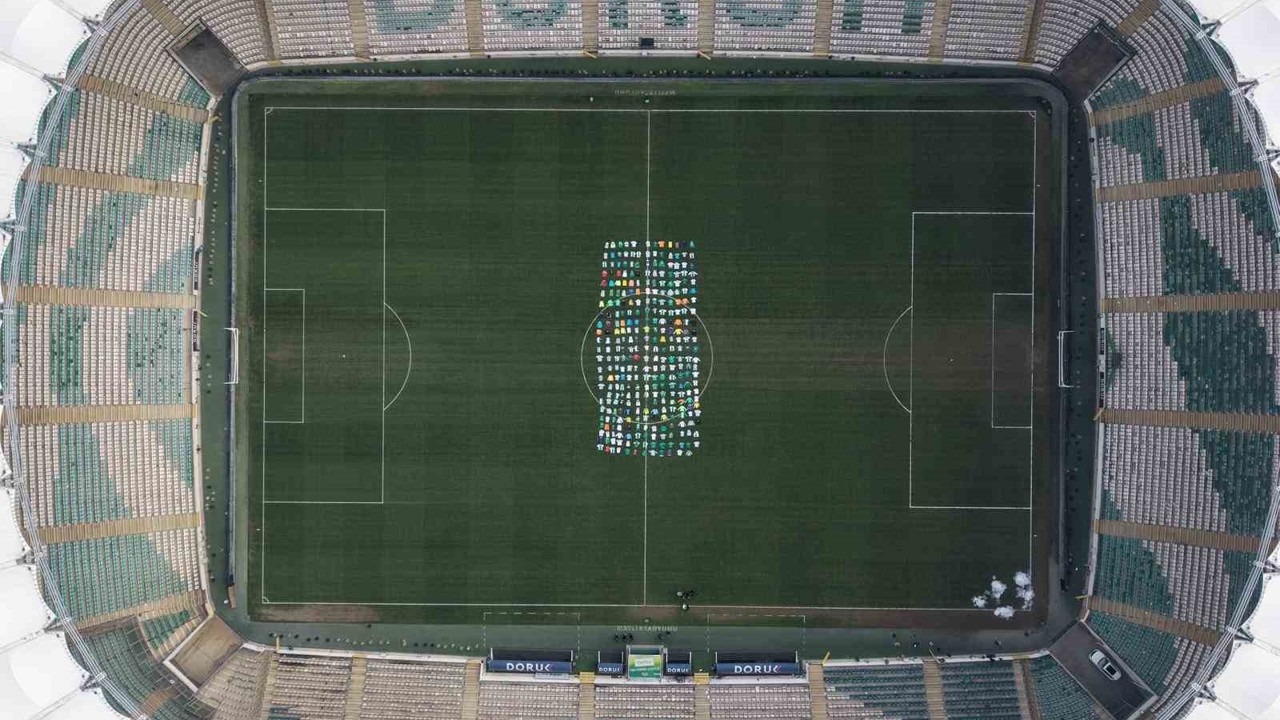 Timsah Arena’da 300 koleksiyonluk formayla dev koreografi
