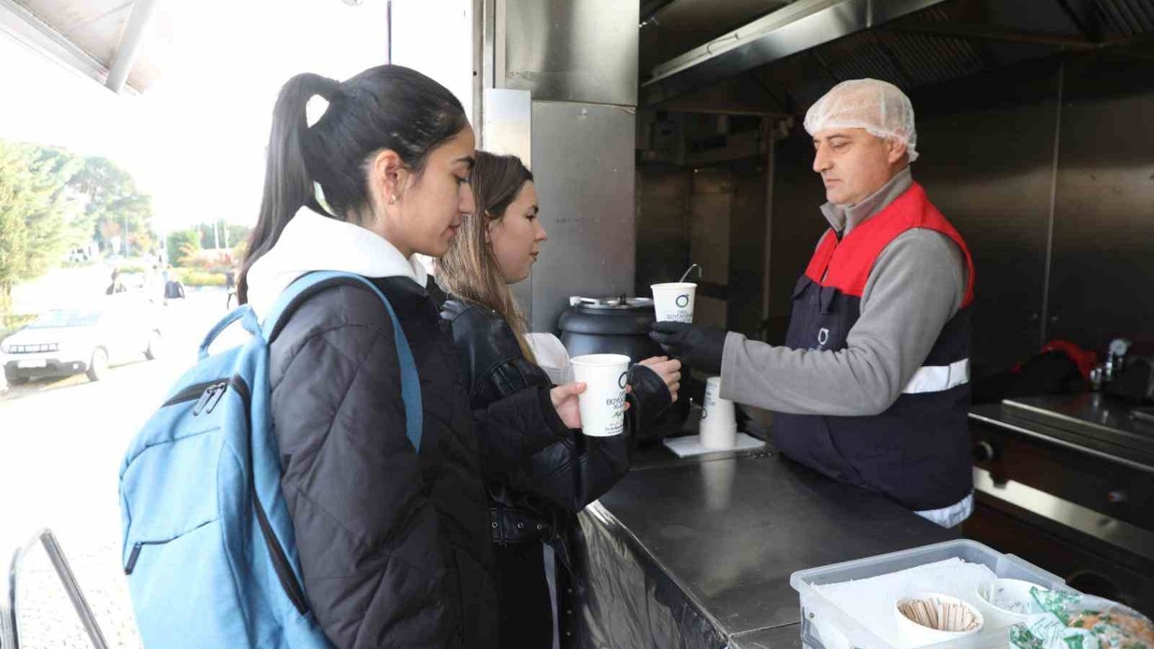 Ordu’da üniversite öğrencilerine sıcak çorba ikramı
