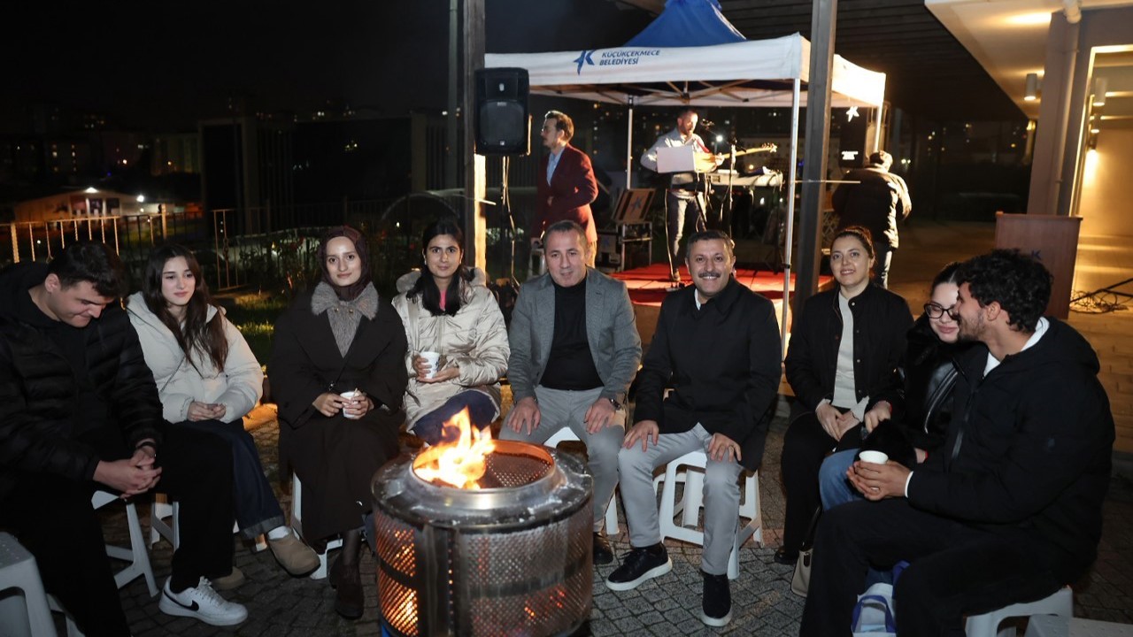 Küçükçekmeceli gençler, en uzun gecede buluştu
