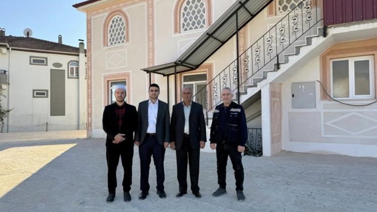 Köy camii bahçesinde parke taşı ve çevre düzenlemesi tamamlandı
