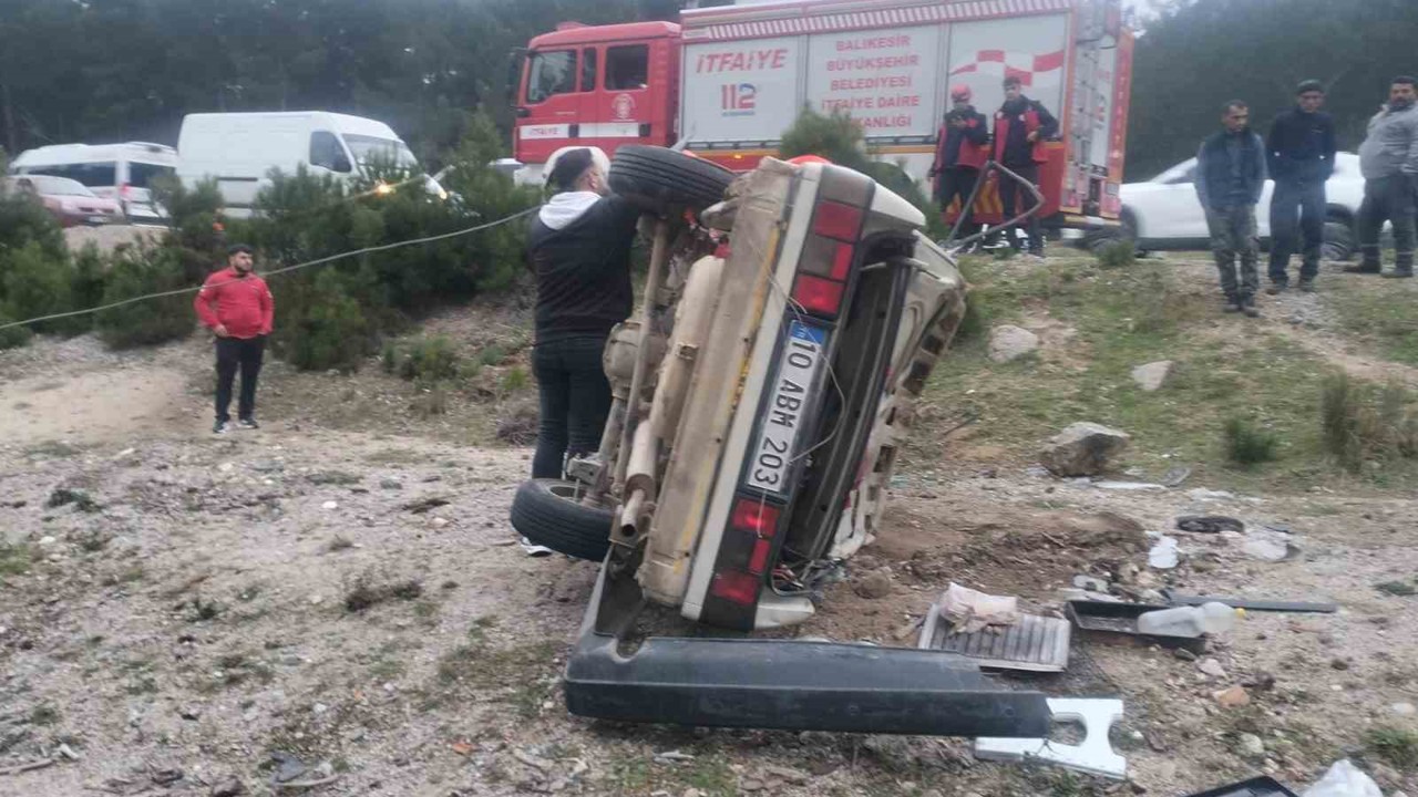 Kazdağları’nda kontrolden çıkan otomobil şarampole devrildi: 4 yaralı
