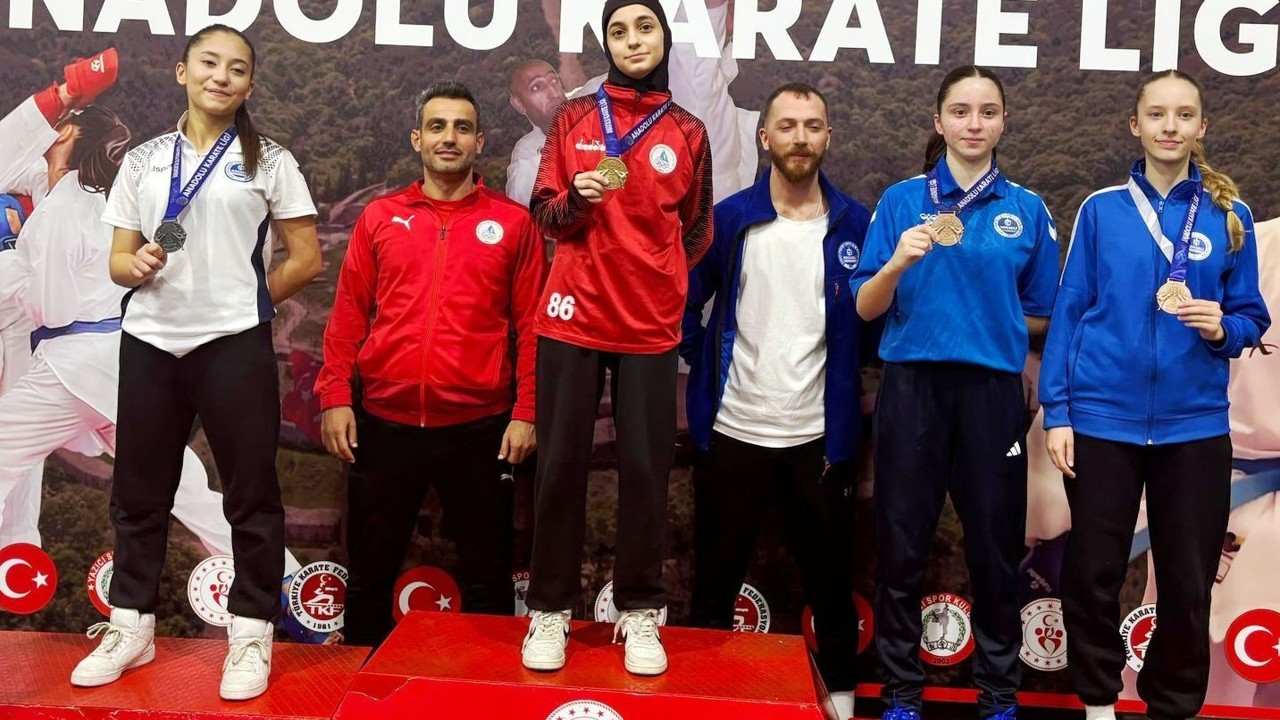 Körfezli karateciler Anadolu Karate Ligi Finalleri’nden 14 madalyayla döndü
