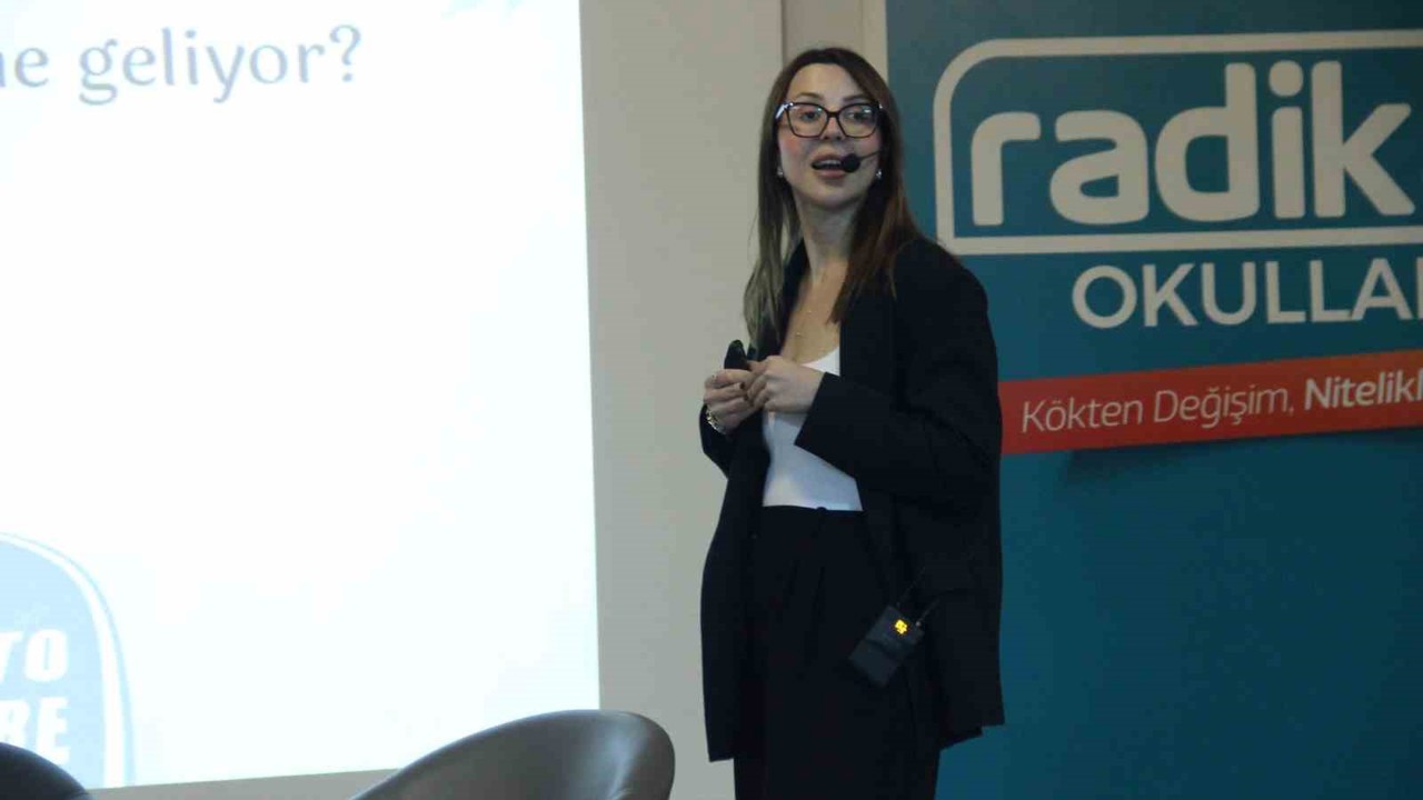 İzmir’de dev psikoloji zirvesi: Gençler geleceğe ’Radikal’ bir bakış attı
