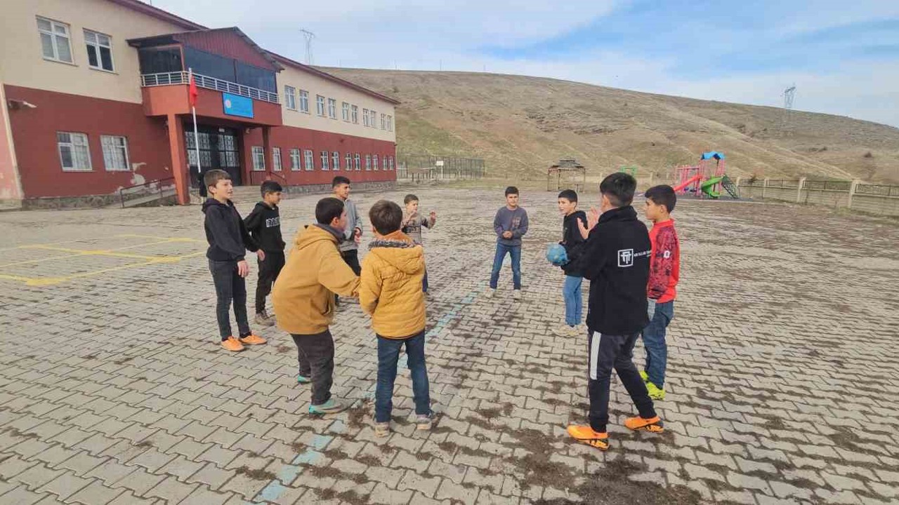 Muş’ta geleneksel oyunlar yaşatılıyor
