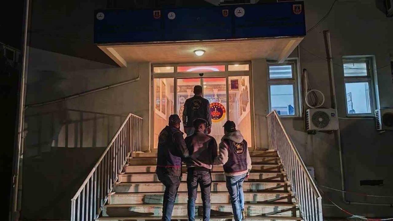 Diyarbakır’da haklarında arama kararı bulunan 110 kişi yakalandı
