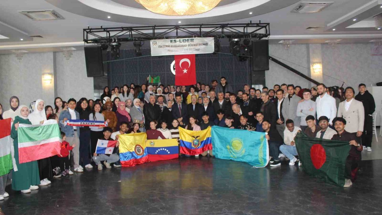 Eskişehir’de 55 ülkeden öğrenci kahvaltı programında buluştu
