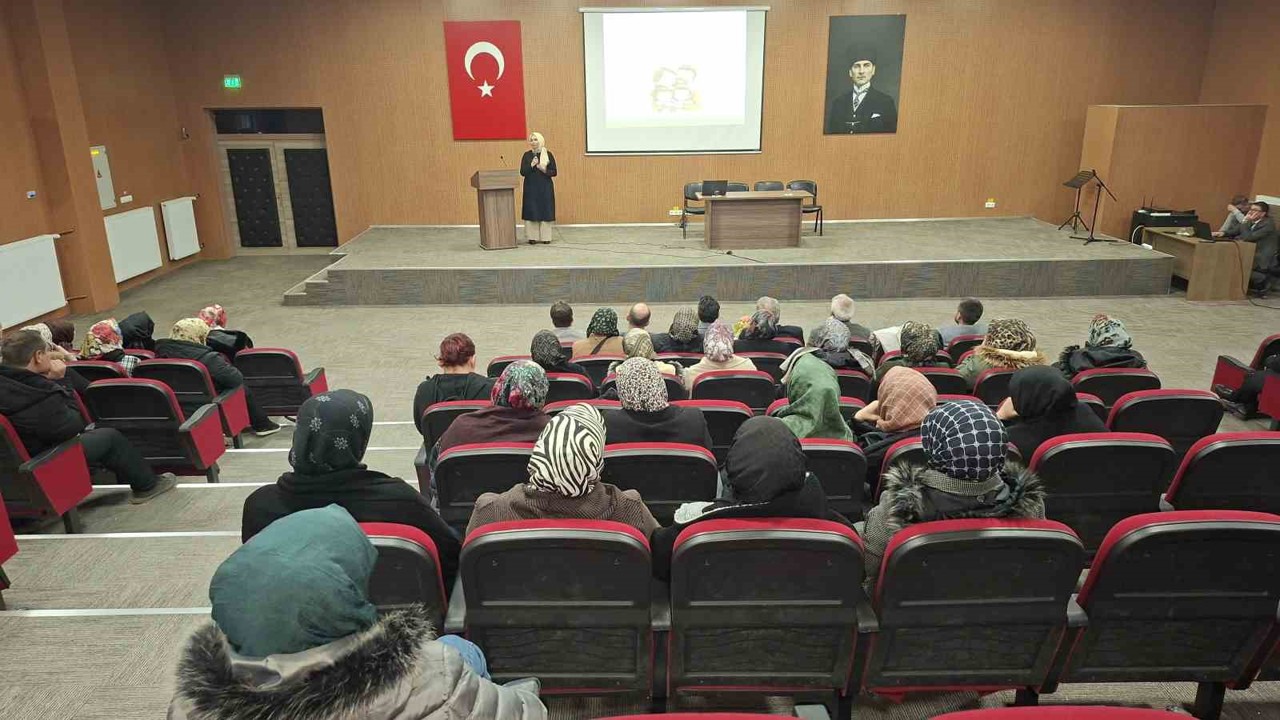 Hisarcık’ta "Sağlıklı Ailede Roller ve İlişkiler" başlıklı konferans
