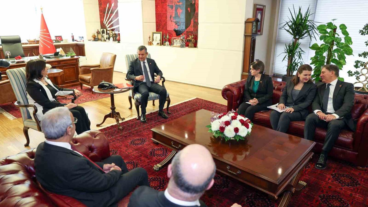 DEM Parti’den CHP’ye ziyaret
