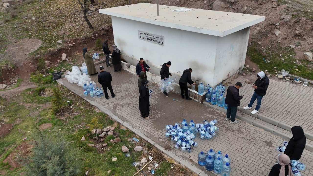 (Düzeltme) Ankara’daki su kesintisine vatandaştan tepki "Hıdırlıktepe’ye 2 milyar 200 milyona kule dikeceklerine pompalarının arızalarını yaptırsalardı"
