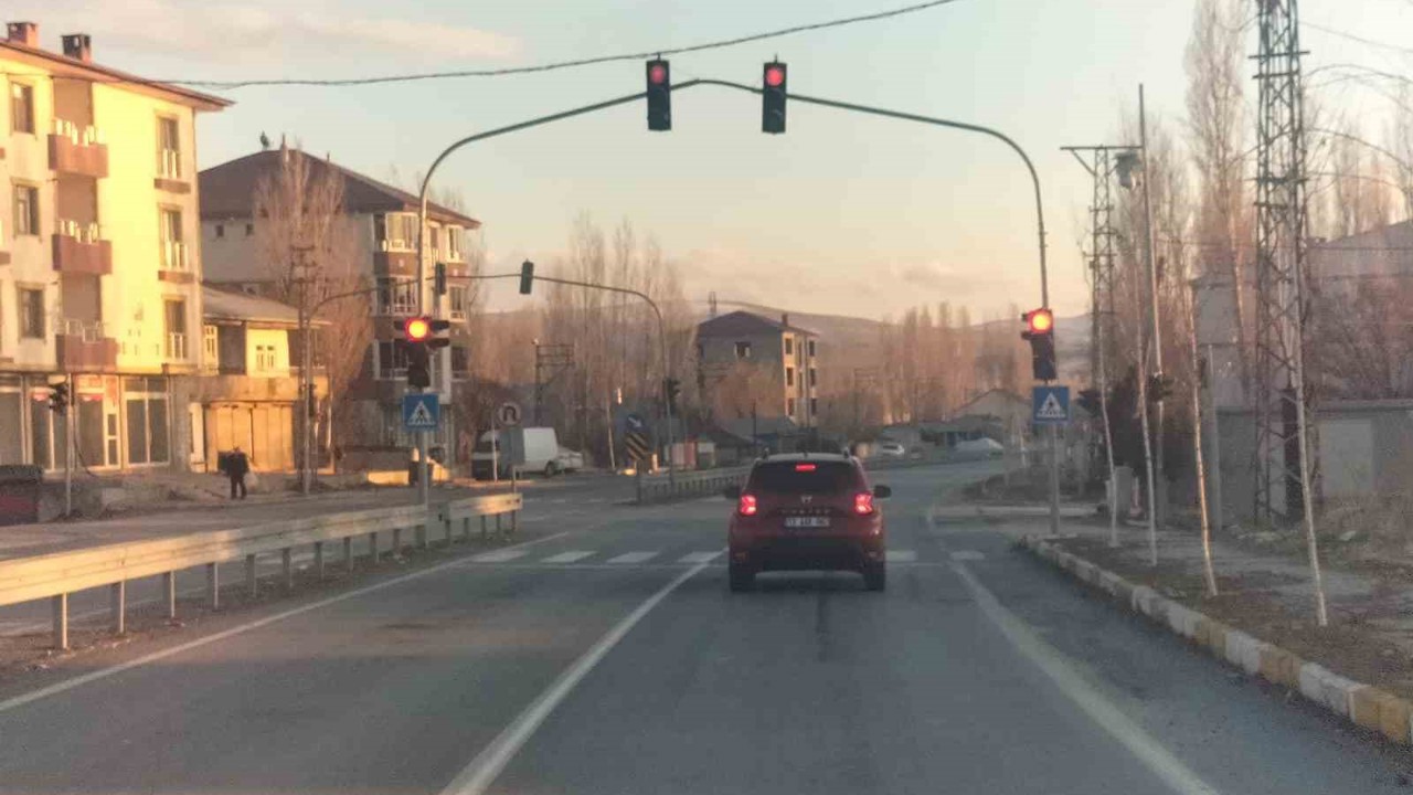 Patnos’ta trafik ışıkları yeniden faaliyete geçti
