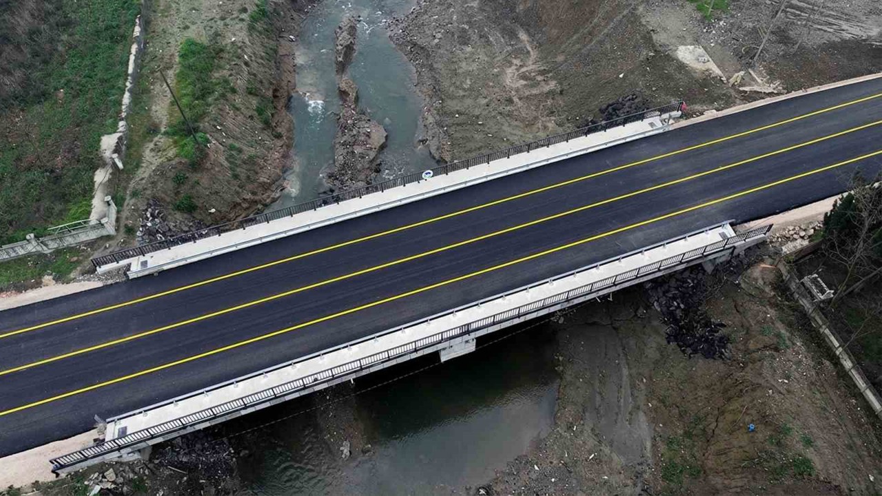 20 mahalleyi birbirine bağlayan köprüde yenileme çalışmaları sona geldi
