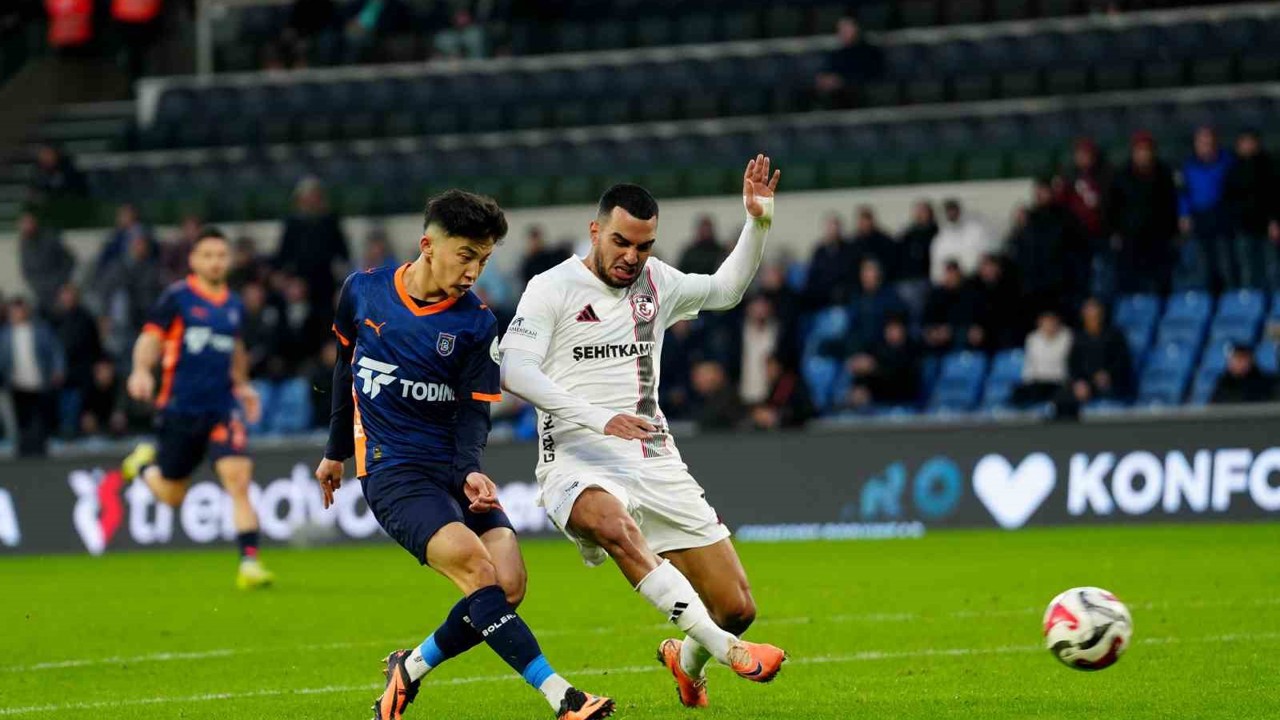 Trendyol Süper Lig: RAMS Başakşehir: 2 - Gaziantep FK: 1 (İlk yarı)
