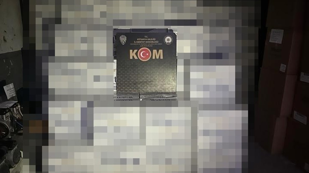 Kütahya’da durdurulan araçta 5 milyon makaron ele geçirildi

