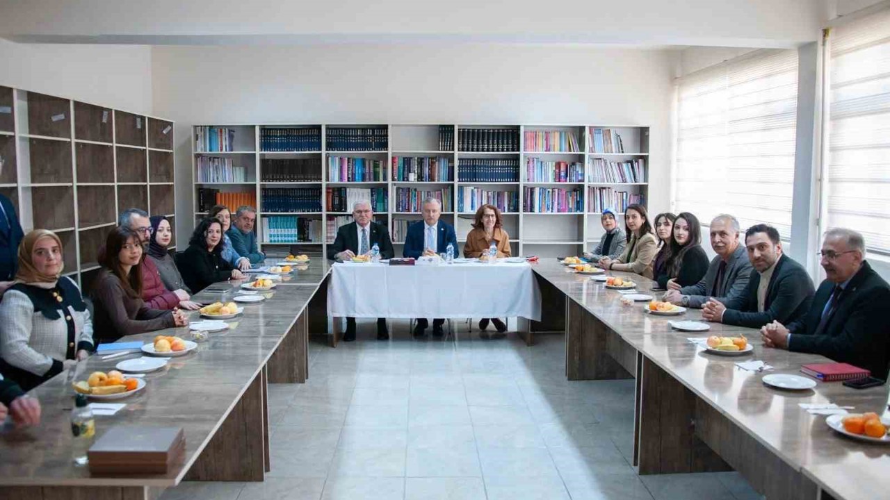 EBYÜ’de sağlık birimlerinin memnuniyet anketleri değerlendirildi
