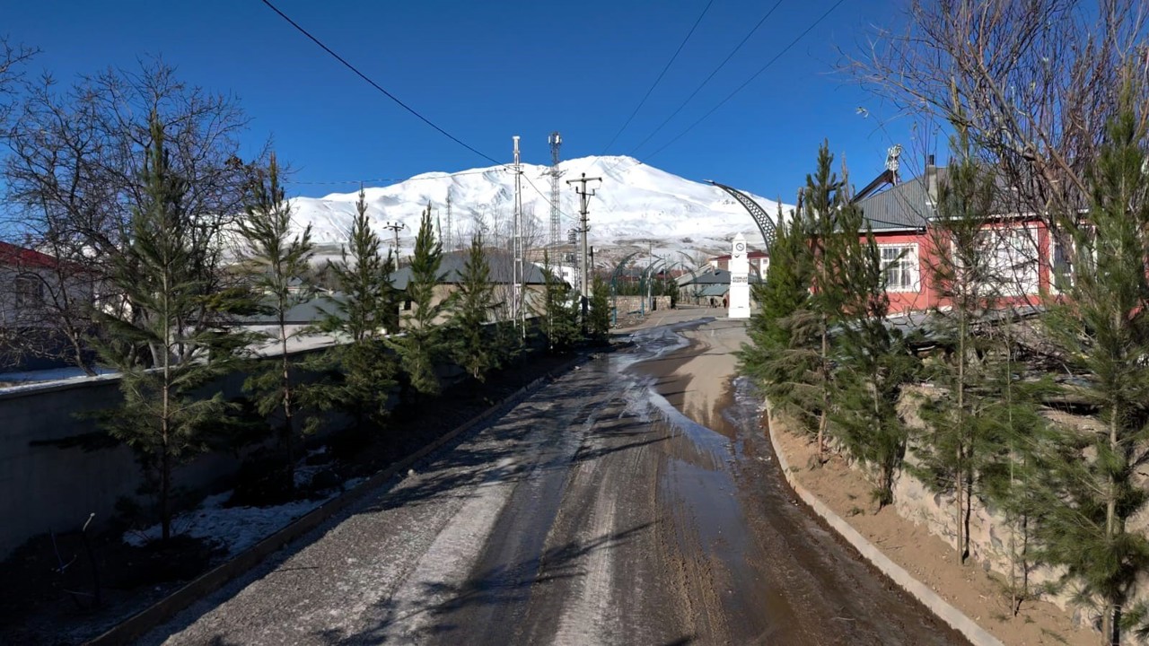 Süphan’ın eteklerinde kartpostallık belde: Aydınlar
