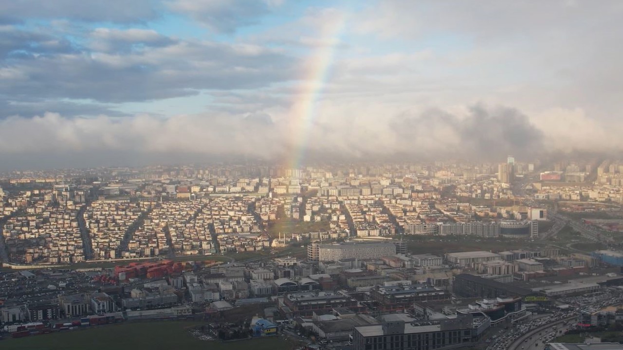 İstanbul’da gökkuşağı sürprizi

