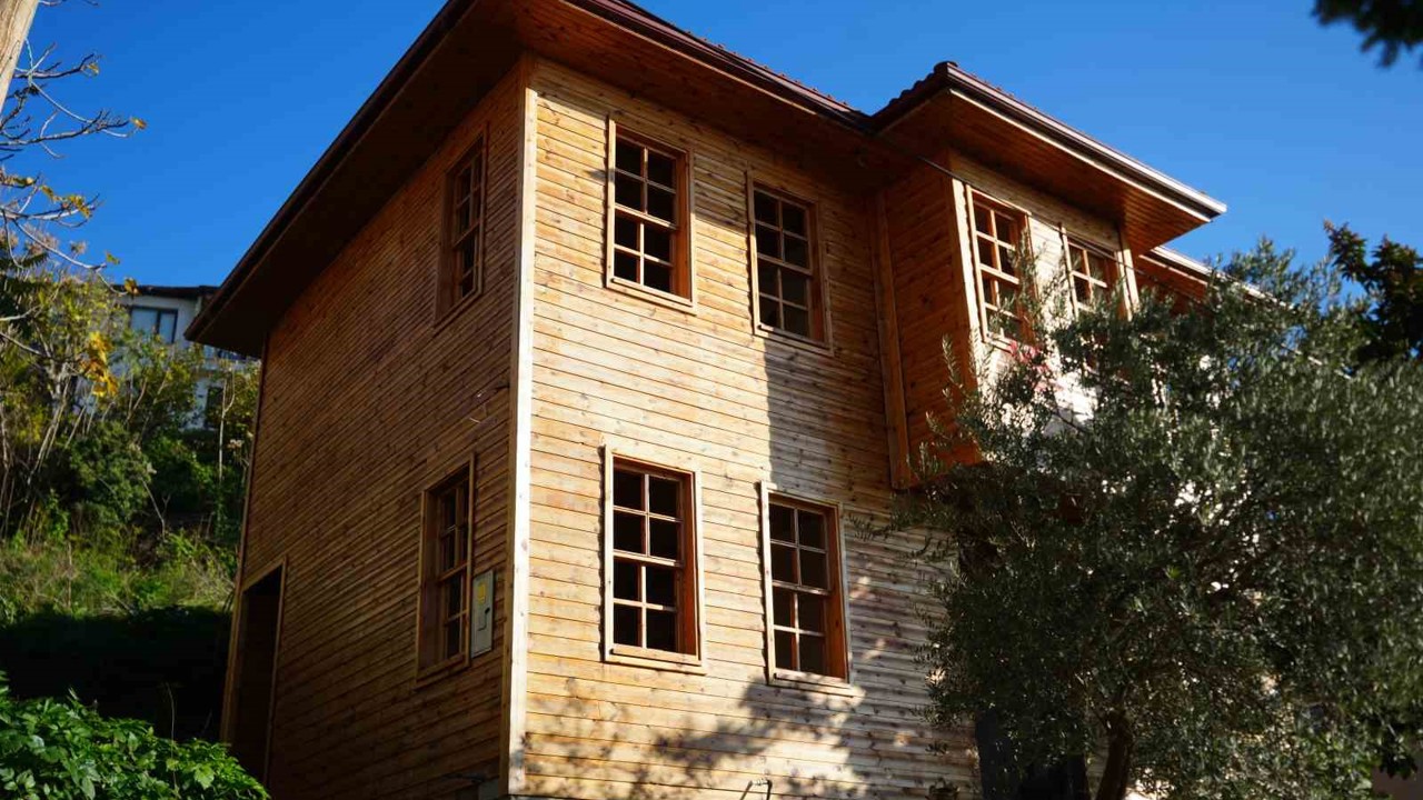 Yeşilçam efsanesinin evi "yılan hikayesine" döndü
