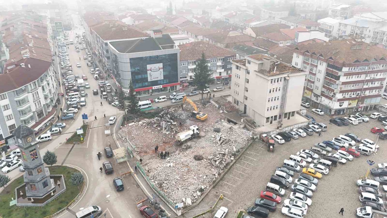 Vezirköprü’de otopark ve meydan projesi için çalışmalar başladı
