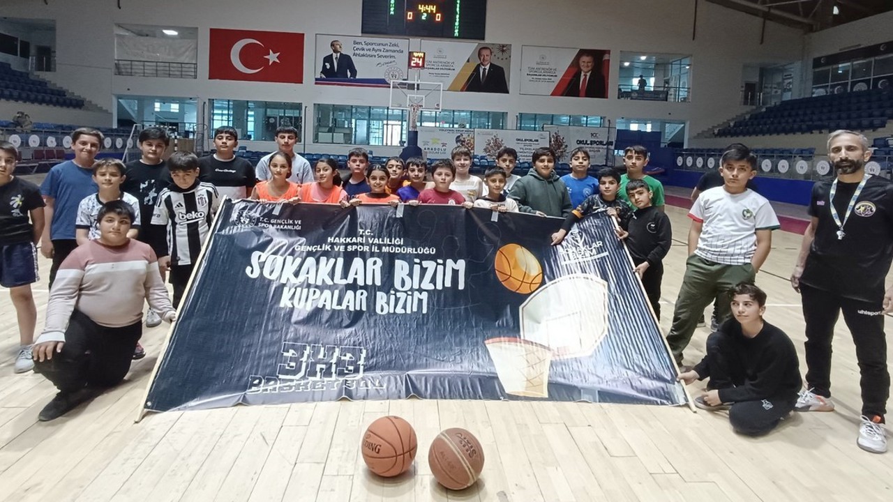 Sokak basketbolu Hakkâri’de nefes kesti
