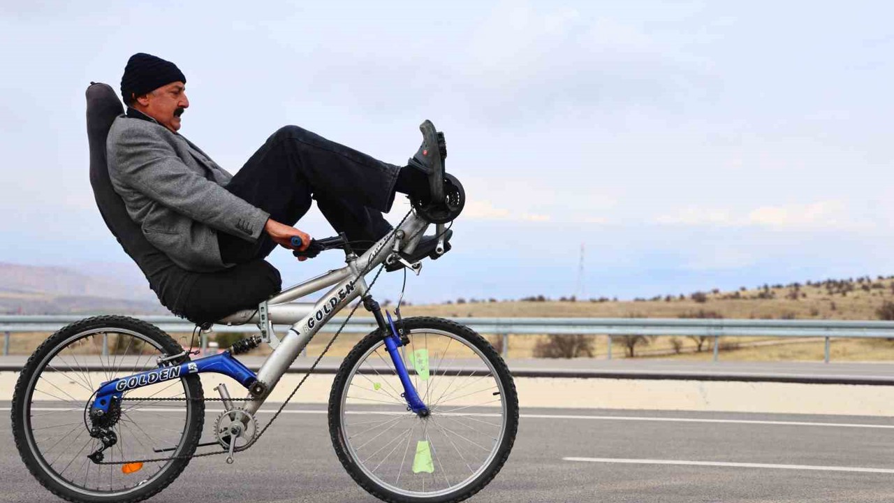 Elazığ’da ilginç bisiklet tasarımı: Polisler bile durdurup inceliyor
