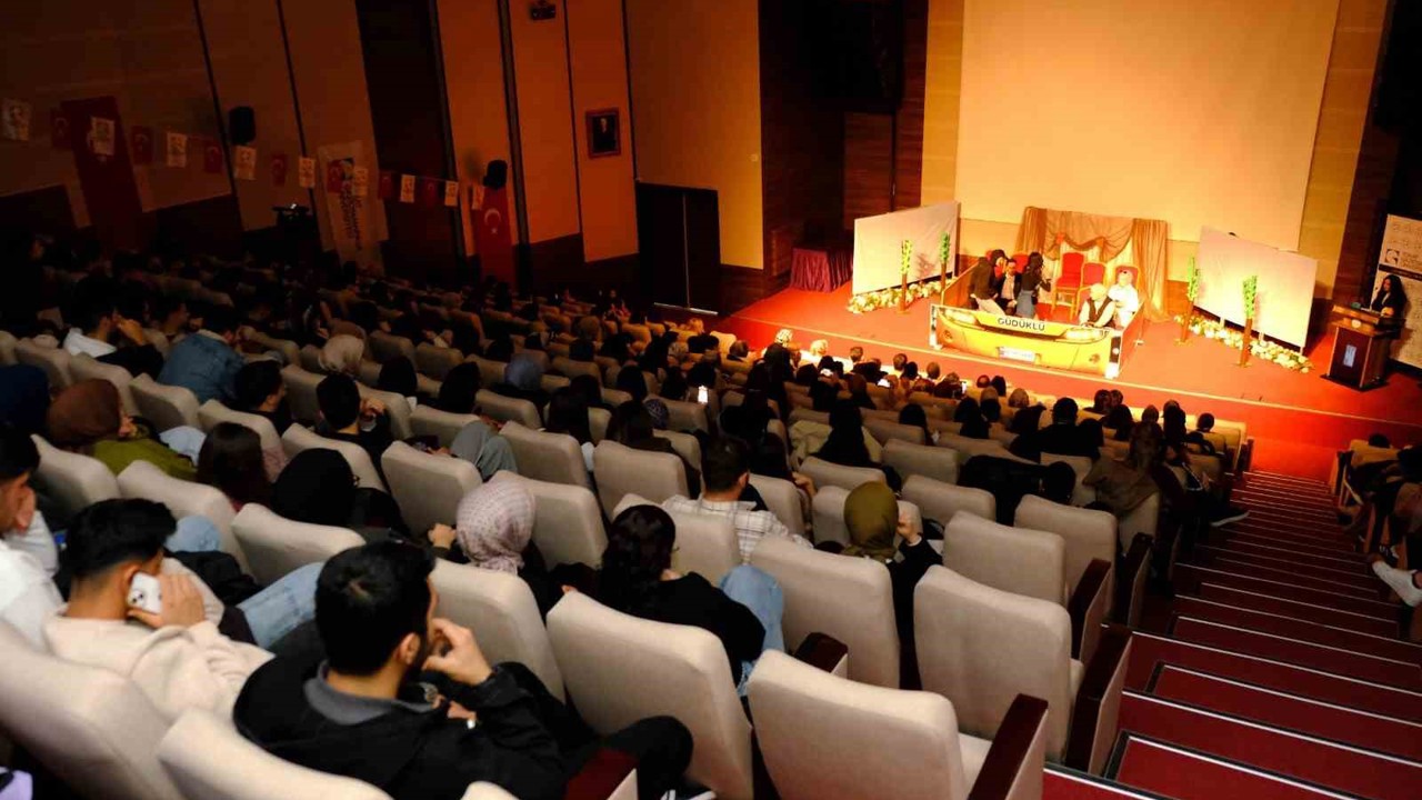 TOGÜ öğrencileri toplumsal rolleri sahneye taşındı
