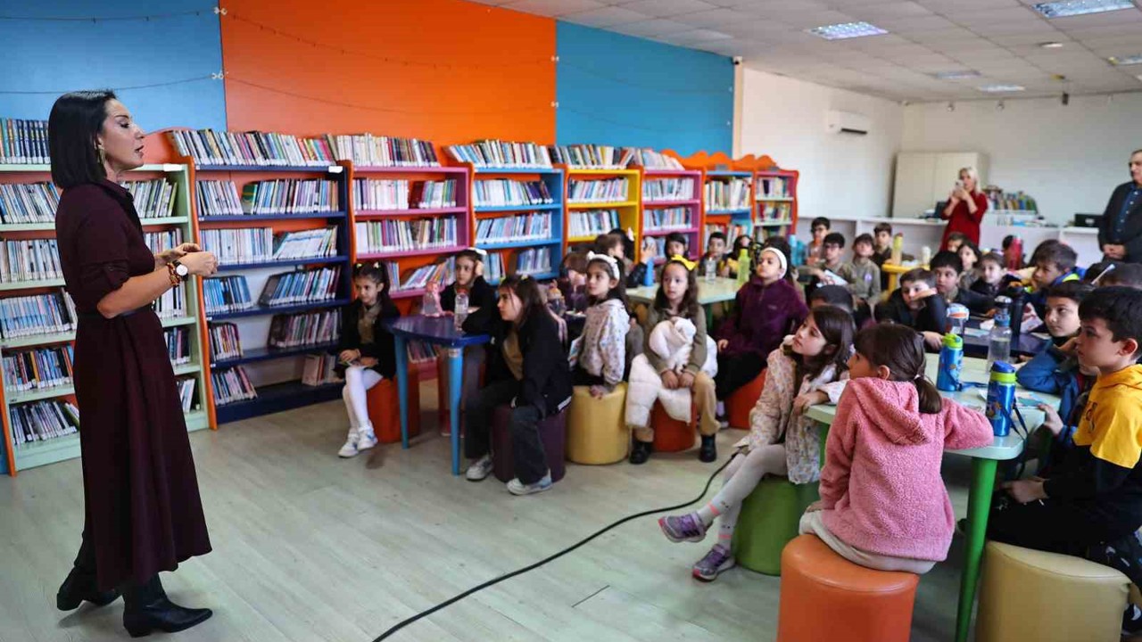 Doğan Hızlan Kütüphanesi’nde imza etkinliği
